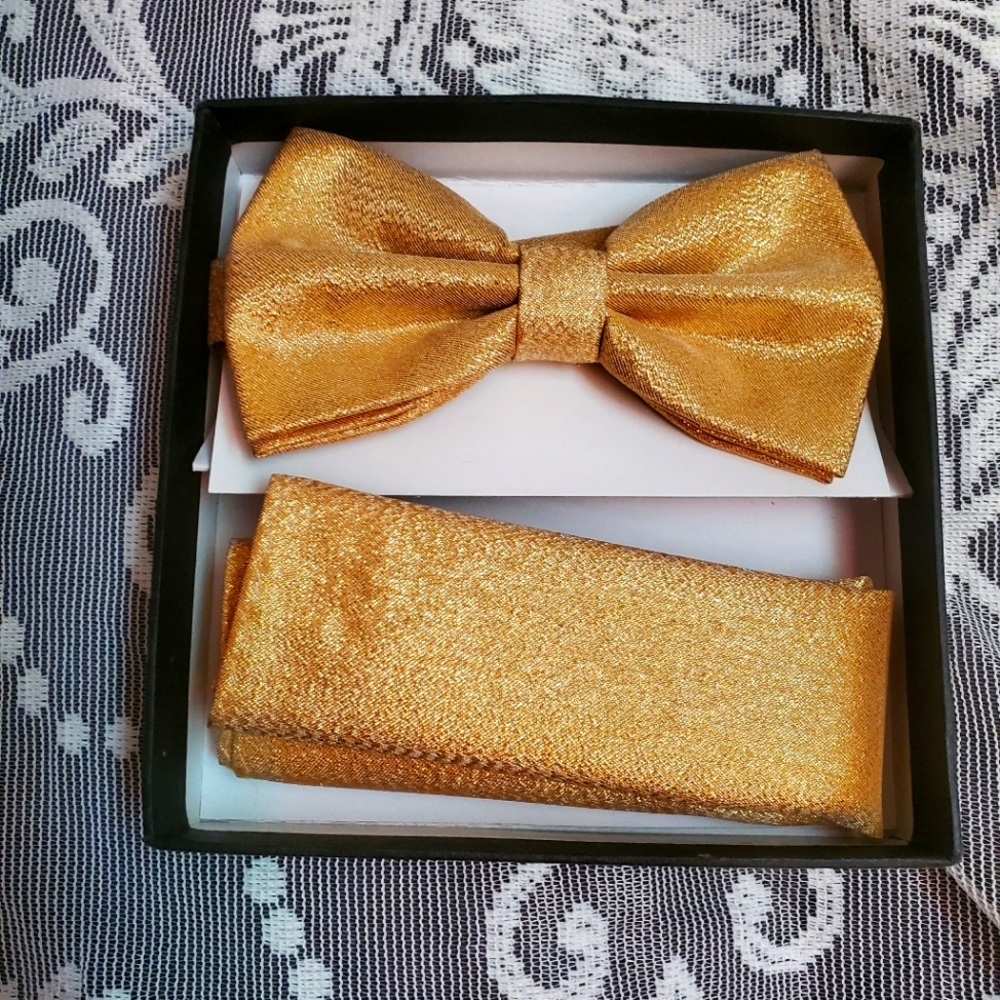 NWOT Gold Bow Tie and Pocket Square Set